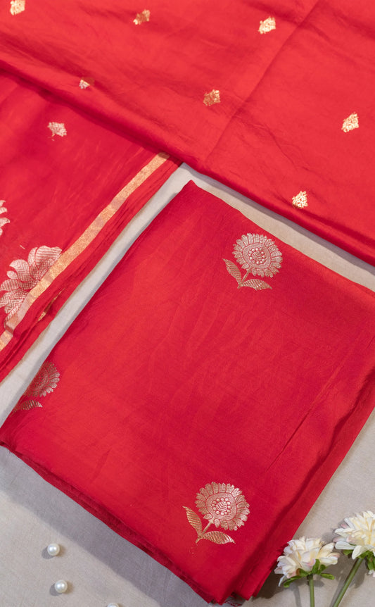 Zari Kardwa Buta Chaniya Silk Suit Set